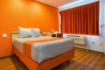 Motel 6 Lost Hills / Buttonwillow Racetrack