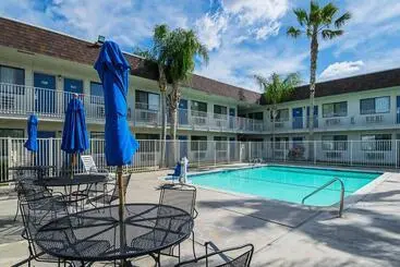 Motel 6 Lost Hills / Buttonwillow Racetrack