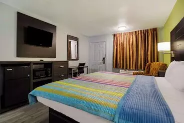 בית מלון כפרי Rodeway Inn Conference Center