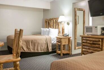 هتل Quality Inn & Suites Beachfront