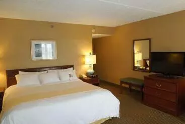 هتل Rl Cleveland Airport West