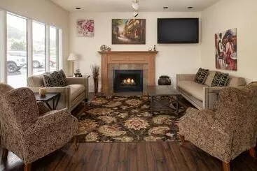 Отель Astoria Riverwalk Inn