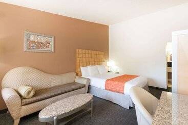 Отель Howard Johnson By Wyndham Yuma