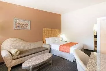 فندق Howard Johnson By Wyndham Yuma