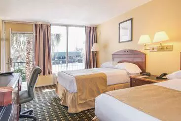 ホテル North Charleston Inn