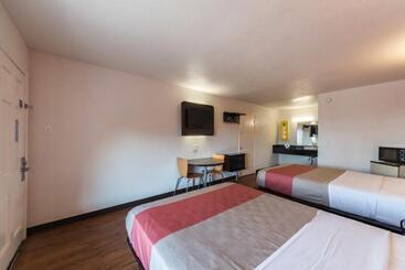 בית מלון כפרי Surestay  By Best Western San Antonio Riverwalk