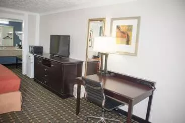 Hotel Victorian Inn & Suites