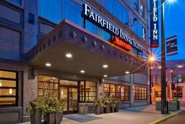호텔 Fairfield Inn & Suites By Marriott Milwaukee Downtown