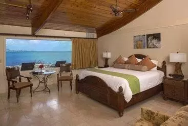 هتل The Buccaneer Beach & Golf Resort