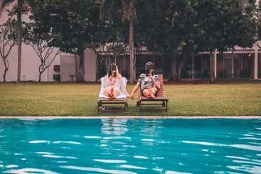 فندق Pegasus Reef A Beach Resort In Colombo