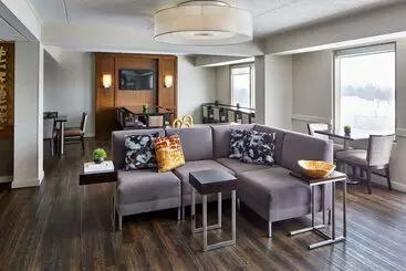 בית מלון כפרי Detroit Metro Airport Marriott