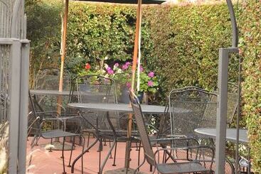 בית מלון כפרי The Eagle Inn