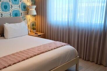 مسافرخانه Trópica Beach