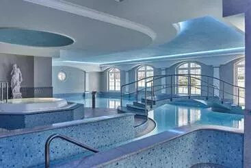 Отель A Rosa Kurhaus Binz