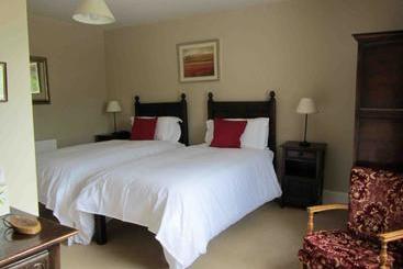 Отель The Three Cocks Coaching Inn