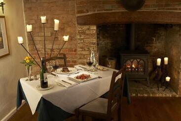 فندق Yalbury Cottage