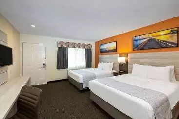 Отель Days Inn By Wyndham Montereyfisherman S Wharf Aquarium