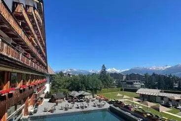 Hotel Hostellerie Du Pas De L Ours Relais Et Châteaux