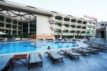 هتل Mövenpick Grand Al Bustan