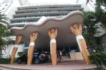 호텔 Waterfront Condo, Heated Pool, Direct Beach Access With Private Beach Chairs