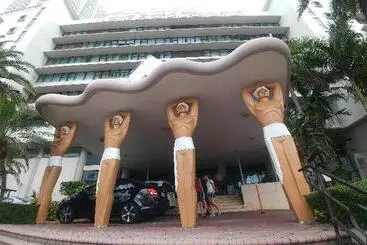 Otel Waterfront Condo, Heated Pool, Direct Beach Access With Private Beach Chairs