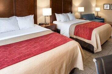 בית מלון כפרי Comfort Inn West