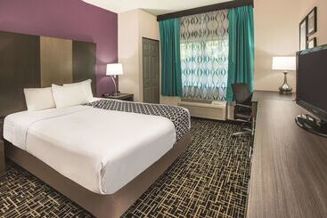 هتل La Quinta Inn By Wyndham Indianapolis North At Pyramids