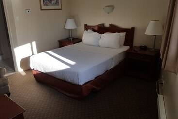 فندق Knights Inn Lethbridge