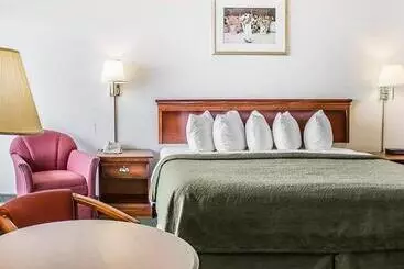 Отель Quality Inn Lakefront