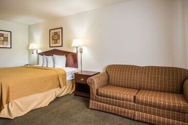 בית מלון כפרי Quality Inn Peru Near Starved Rock State Park