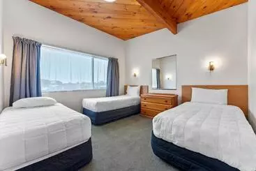 Coachman's Lodge Motel