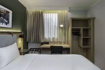 ホテル Campanile Paris Ouest Gennevilliers Port