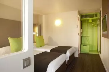 ホテル Kyriad Brie Comte Robert