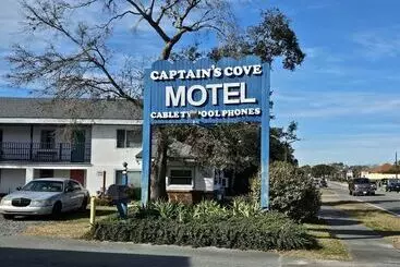 Captain's Cove Motel