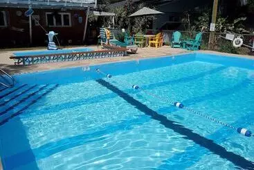 Captain's Cove Motel