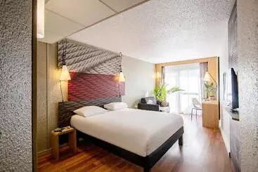 Отель Ibis Cannes Plage La Bocca