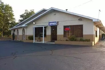 فندق على الطريق Loyalty Inn Rockingham