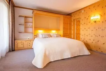 Szálloda Europa Suites St Moritz