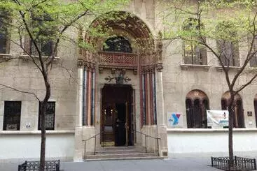 مسافرخانه West Side YMCA