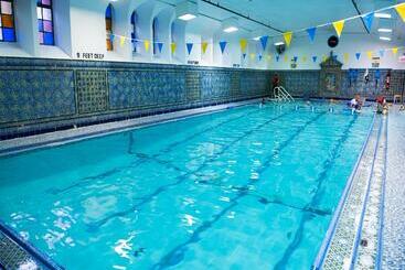 客栈  West Side Ymca