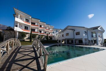 בית מלון כפרי Chateau Linza Resort