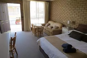 Отель Albury Classic Motor Inn