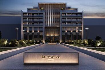 هتل La Réserve Resort