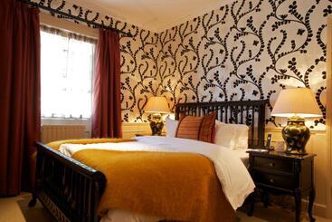 فندق The Feathers