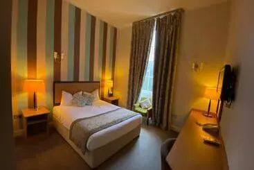 Отель The Riverside House