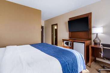 هتل Comfort Inn & Suites