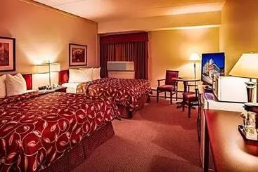 בית מלון כפרי Days Inn & Conference Centre By Wyndham Camrose Norsemen