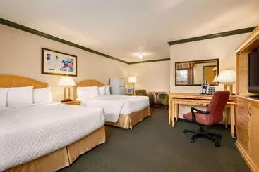 בית מלון כפרי Travelodge By Wyndham Dawson Creek