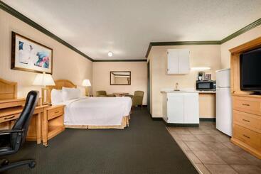 酒店 Travelodge By Wyndham Dawson Creek