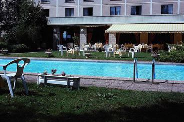 Отель Mercure Moulins Nord